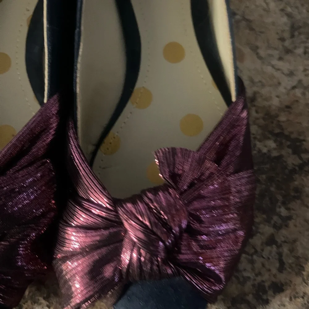 Boden Vanessa Swede Bow Shoes Size 37 US Size 6  Women's‎ Navy and Pom Pom